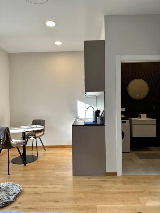 Modern Central Apartment Riga Retreat Exterior foto